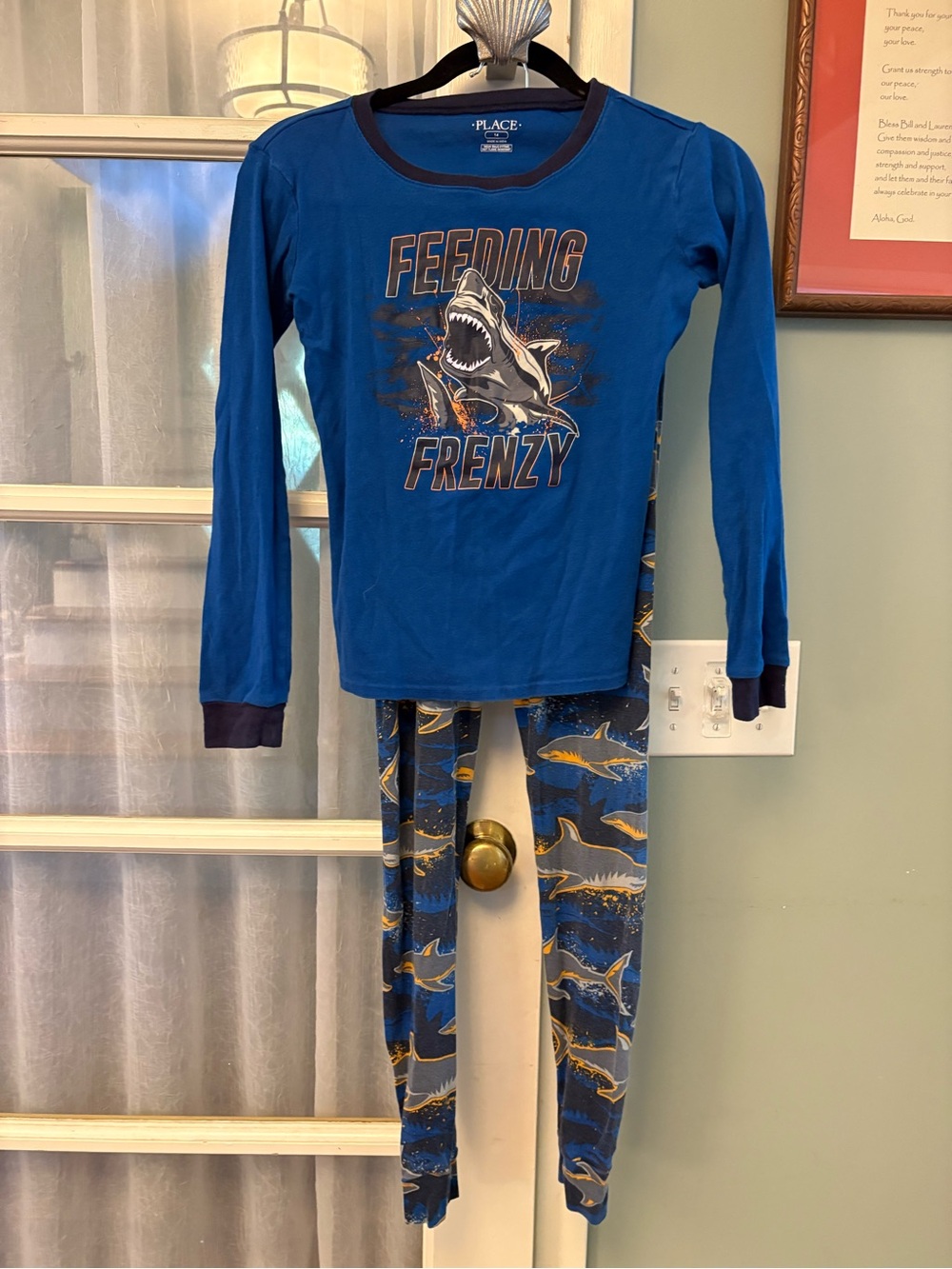 The Childrens Place Blue 'Feeding Frenzy' Shark Pajamas Set size 16 boys